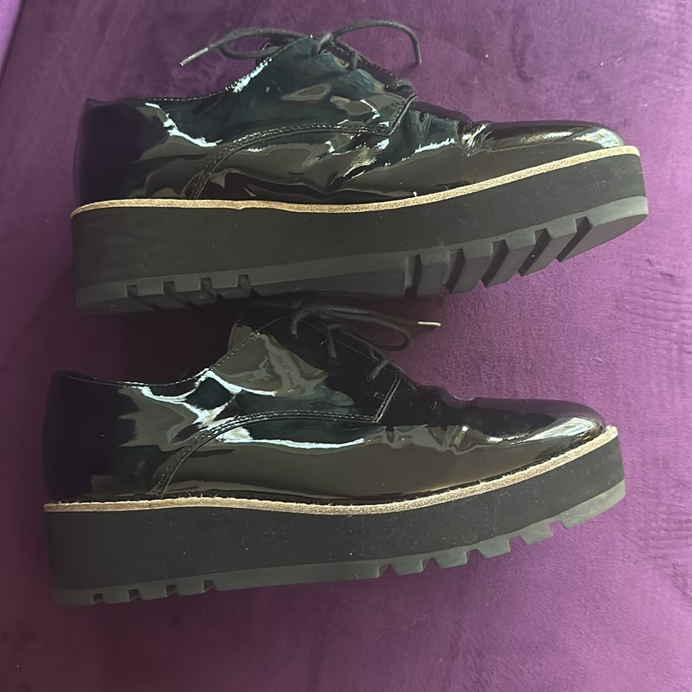 Sophisticated beauty - Picture 2 of 3